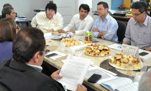 Prefeito de VR recebe secretário de Estado de Saúde e prefeitos do Cismepa